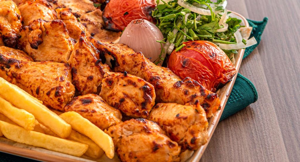 ما الذي يجعل مطعم المشاوي الحلبية أفضل مطعم دجاج تيكا في الإمارات؟